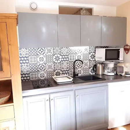 T2 A Avec Balcon, Parking, Et Casier A Skis - Fr-1-457-269 *