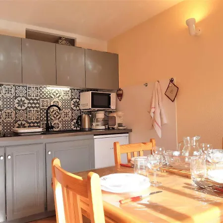 Appartement T2 à Avec Balcon, Parking, Et Casier à Skis - Fr-1-457-269 *